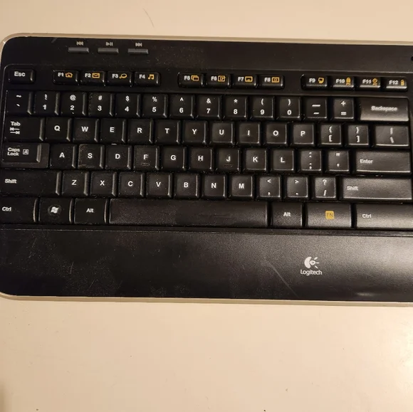 Logitech Wireless Keyboard - Picture 3 of 6